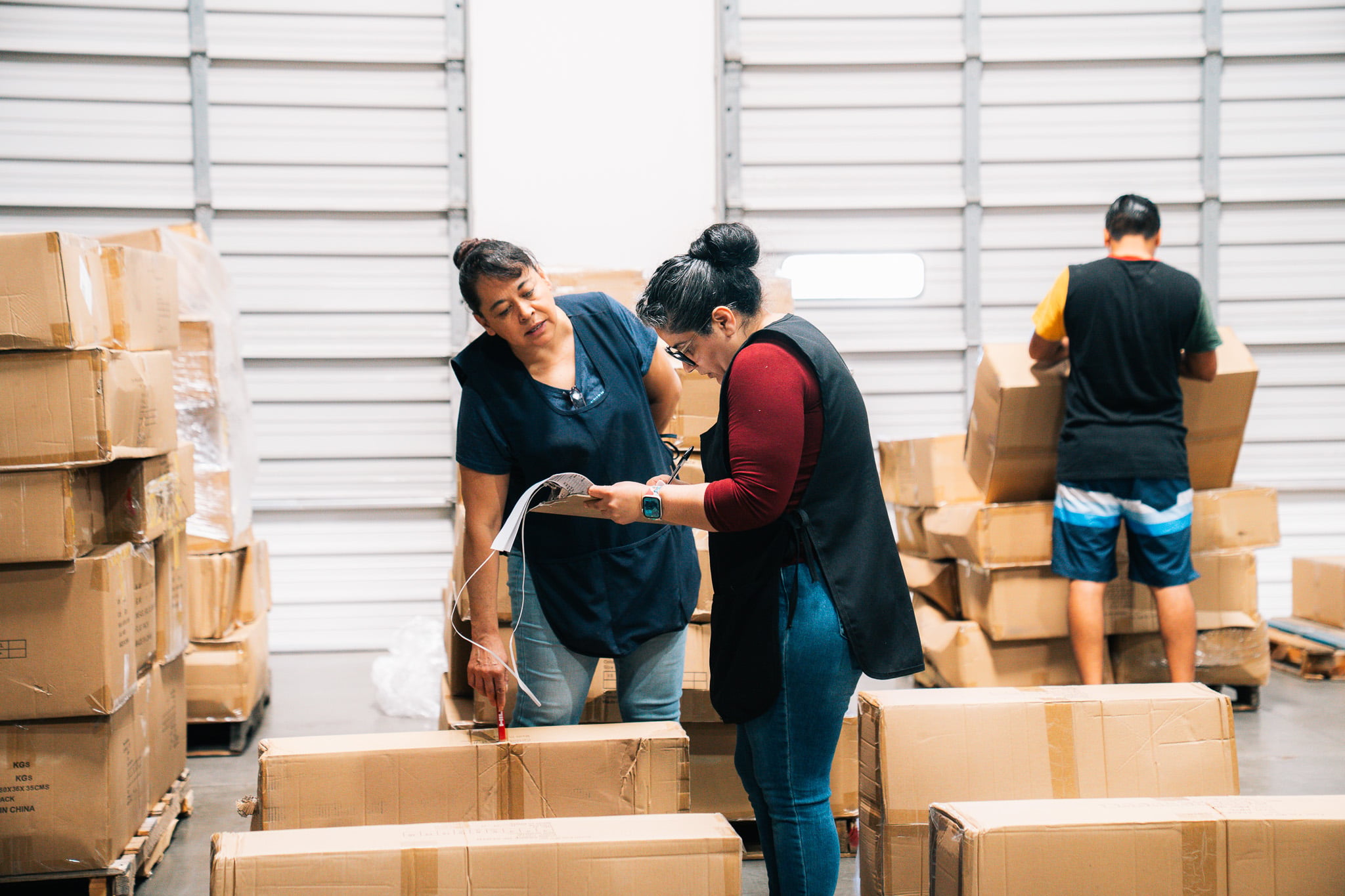 Apparel fulfillment warehouse operations